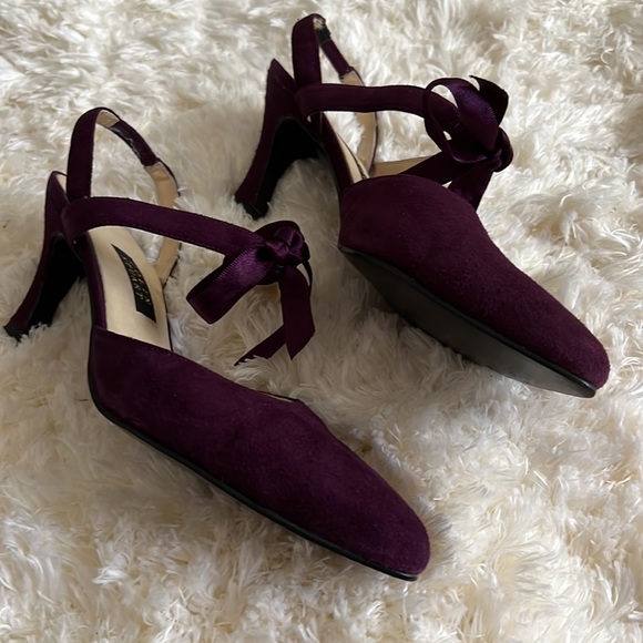 Victoria’s Secret-Purple Sexy Kitten Heels w Satin Bow in 6 - Picture 3 of 8